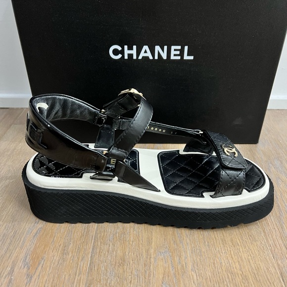 Chanel 2022 “Road to the Sun” sandal - Picture 6 of 13